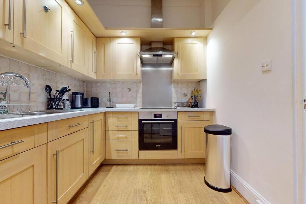 Prime Location Prince's Gate Mews 4bd 3 Bath Holiday home *