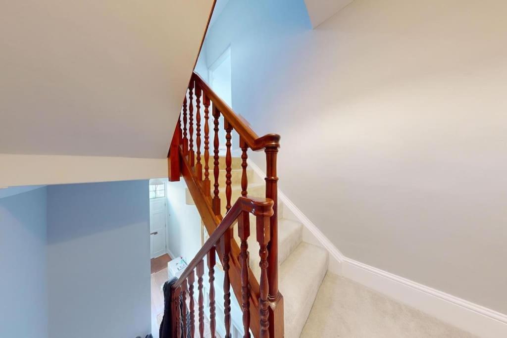 Prime Location Prince's Gate Mews 4bd 3 Bath *