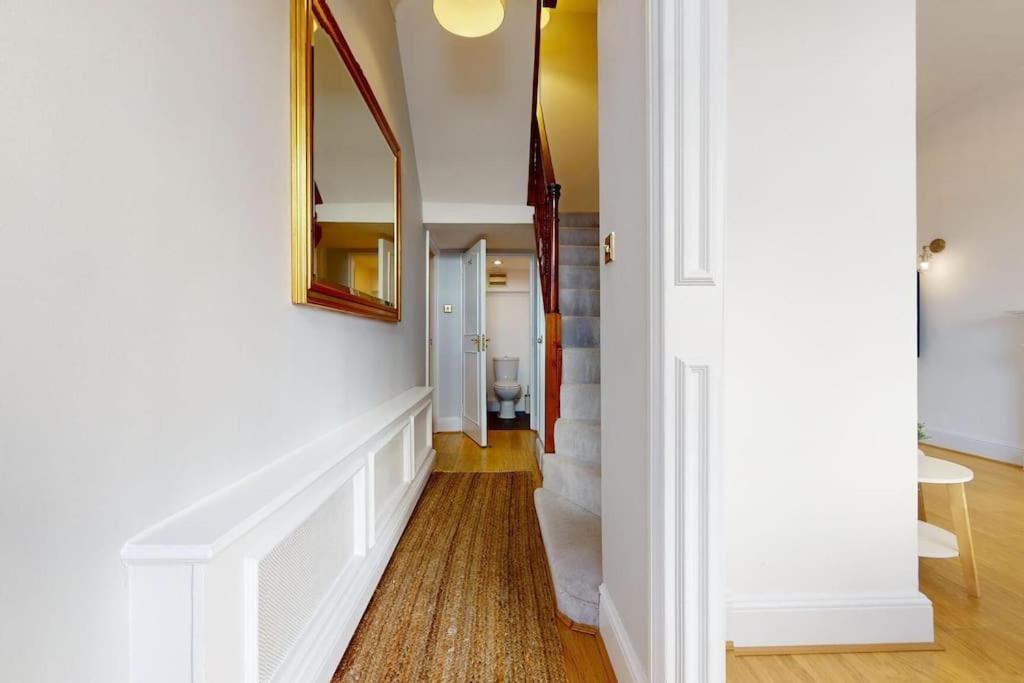 Prime Location Prince's Gate Mews 4bd 3 Bath Holiday home London